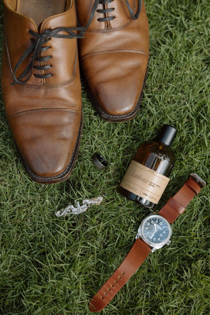 Classy wedding day details for grooms