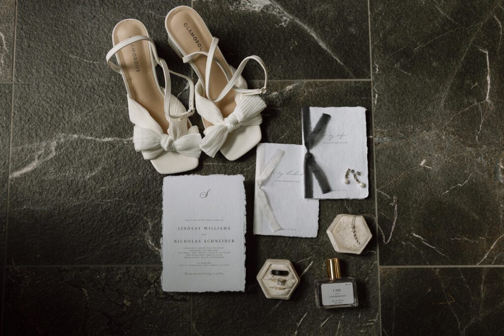 Chic wedding day details