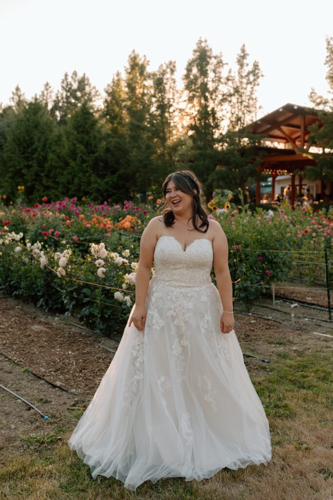 Intimate garden wedding near Seattle photographed by Laura Burns Photography